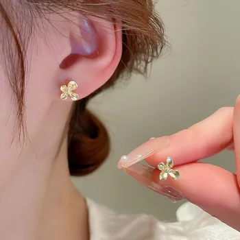 Nové Módne Kovové Drobné Kvety Náušnice pre Ženy Piercing kórejský Temperament Sladké Krásne 2023 Módne Šperky Darček