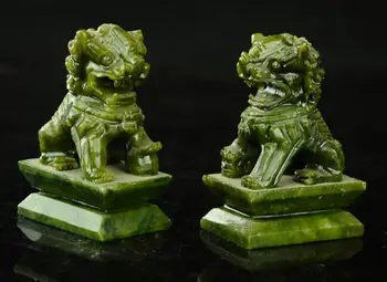 Zriedkavé pár 100% Čína prírodné green jade ručne vyrezávané sochy fo pes, lev